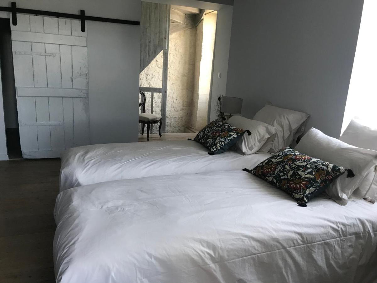 Logis De Pierre Levee Bed & Breakfast Bessines ภายนอก รูปภาพ